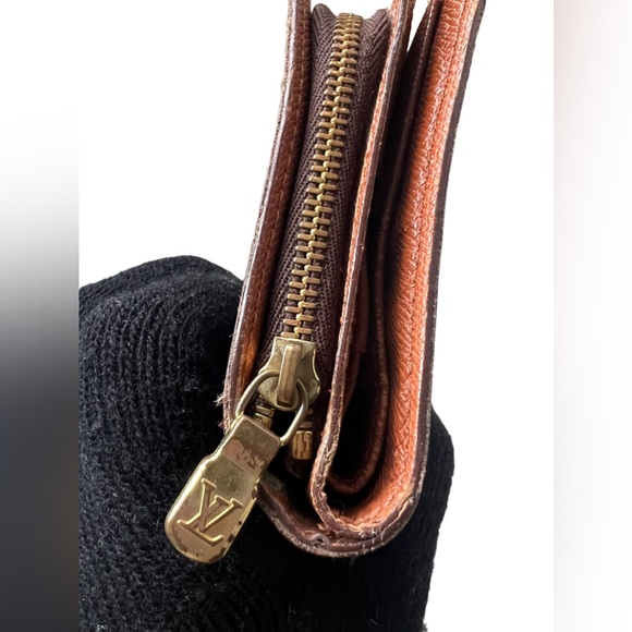 Authentic Louis Vuitton Monogram Compact Zip Wallet. - Picture 8 of 11